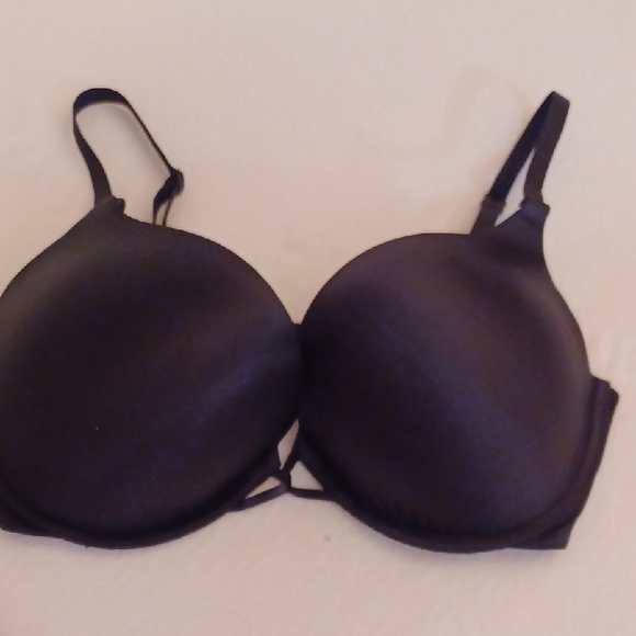 Victoria's Secret Black T-Shirt Bra with Molded Cups - Picture 1 of 4